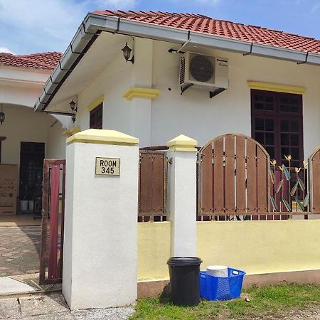 Room 345 Kota Bharu Exterior photo