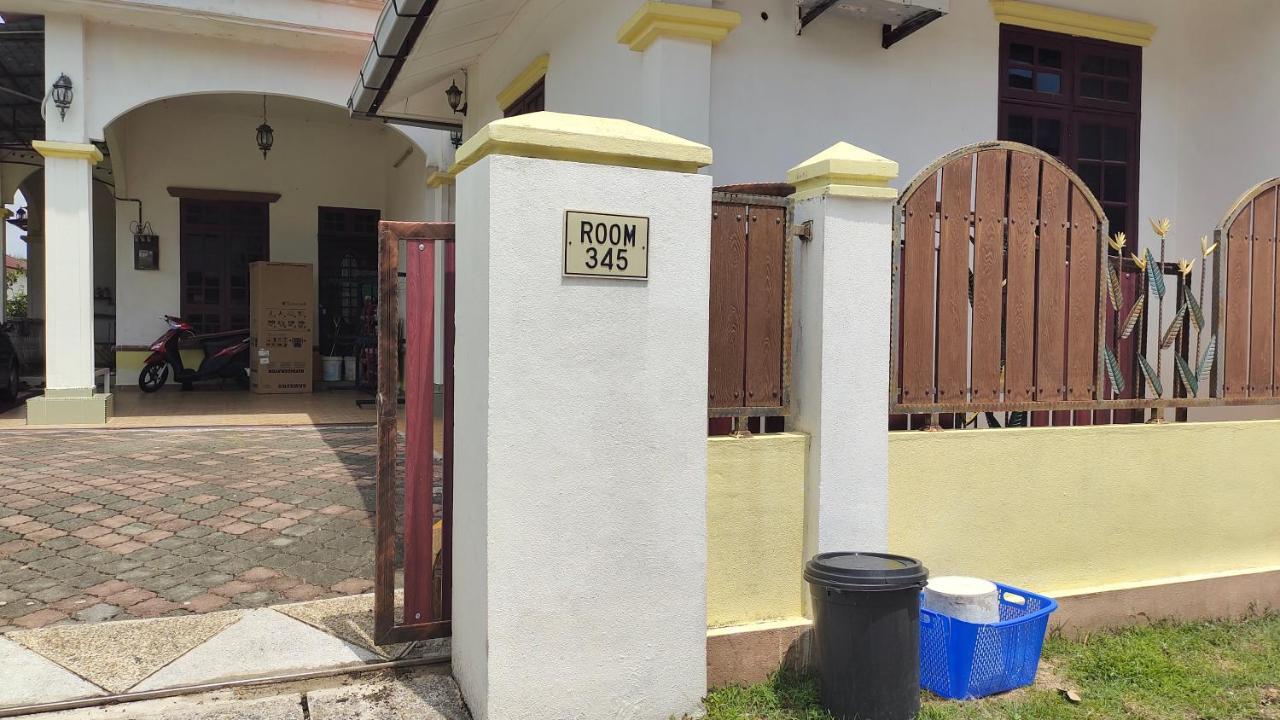 Room 345 Kota Bharu Exterior photo