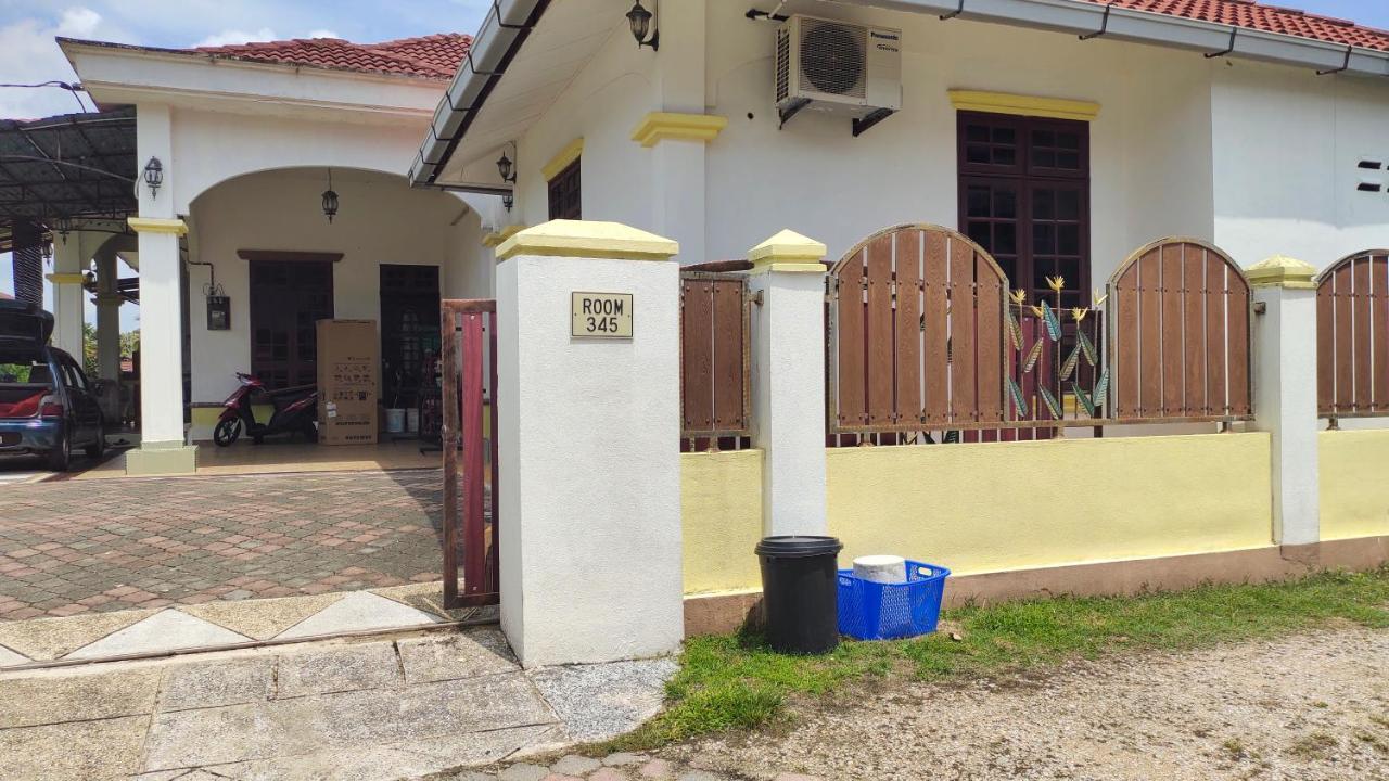 Room 345 Kota Bharu Exterior photo