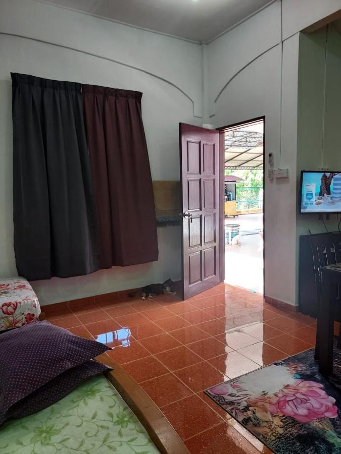 Room 345 Kota Bharu Exterior photo